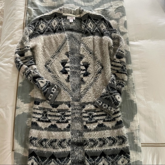 Long, open front, fuzzy cardigan size medium - Picture 6 of 9